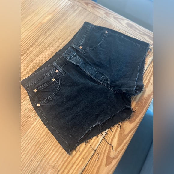 Levi Black Denim Short - Brand New! - Picture 3 of 6